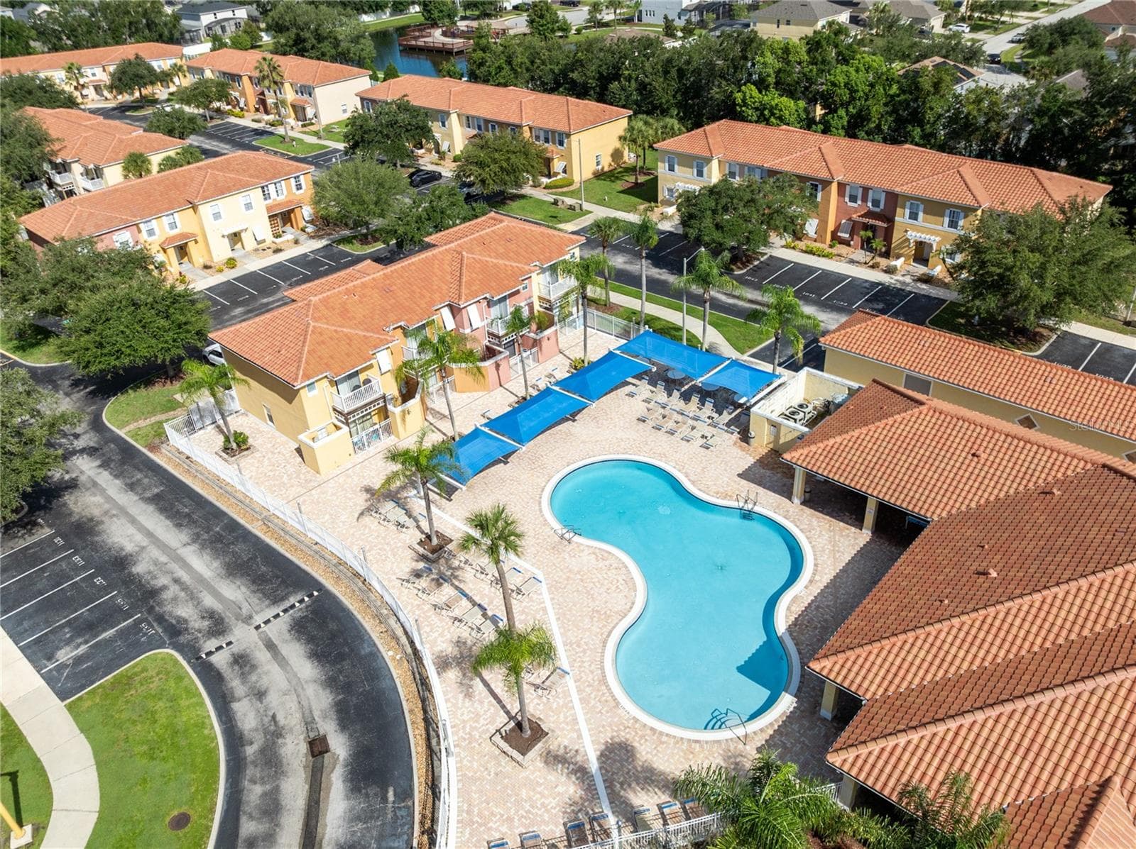 Lake Berkley Resort Amenities. - 915 LAKE BERKLEY DR, KISSIMMEE