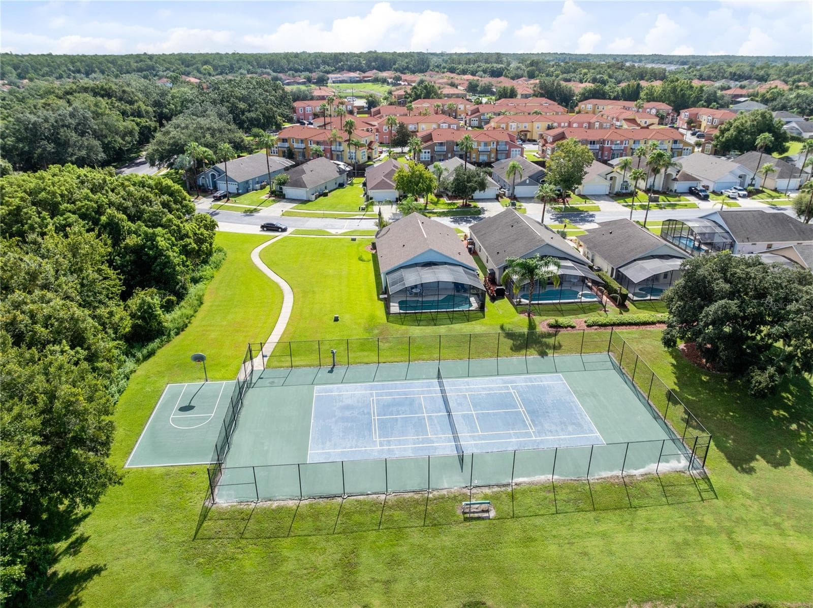 Lake Berkley Resort Amenities. - 915 LAKE BERKLEY DR, KISSIMMEE