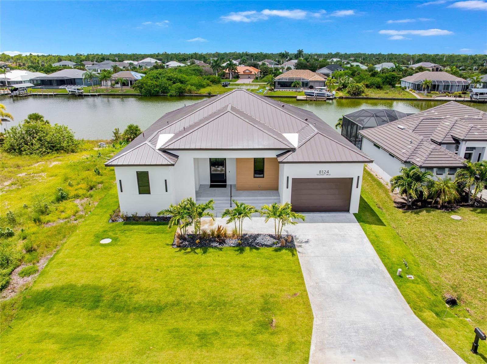 Single Family Residence at 8124 TECUMSEH CIR, PORT CHARLOTTE, photo 4 of 99