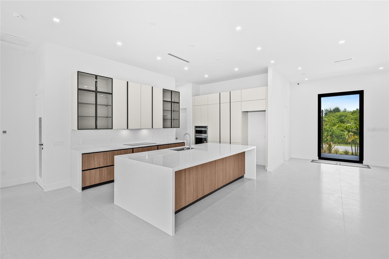 Single Family Residence at 8124 TECUMSEH CIR, PORT CHARLOTTE, photo 15 of 99