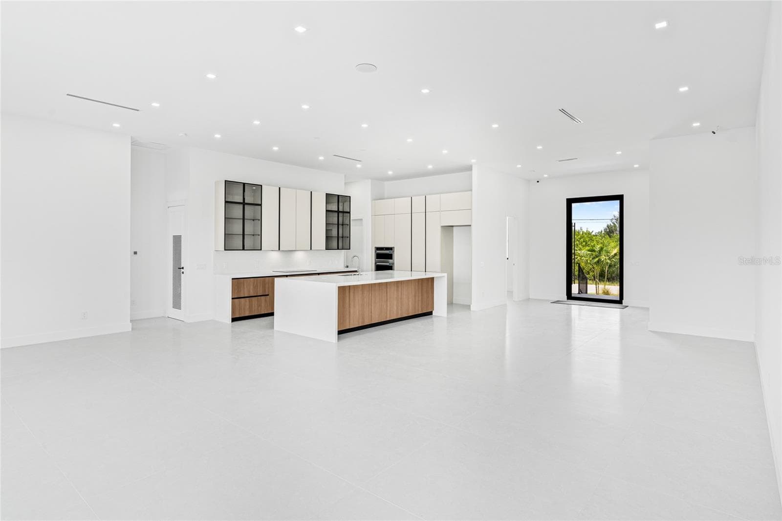 Single Family Residence at 8124 TECUMSEH CIR, PORT CHARLOTTE, photo 20 of 99