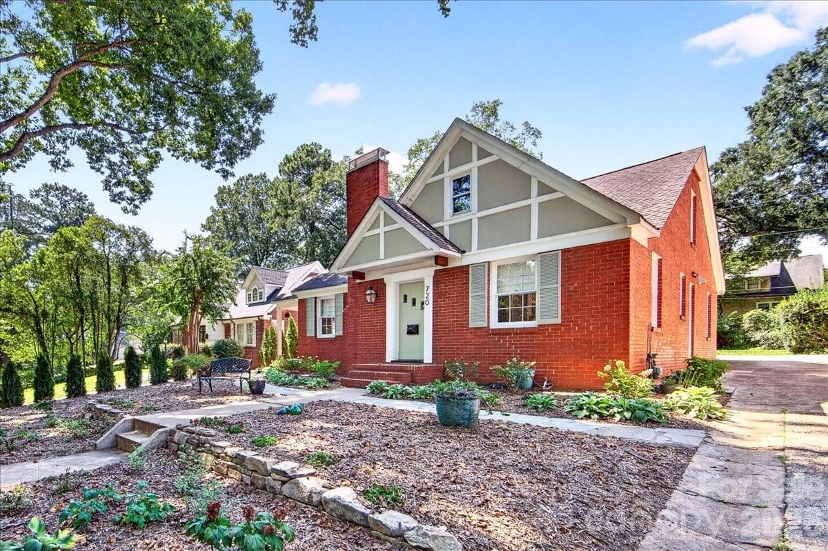 Single Family Residence at 720 E Park Avenue, Charlotte, photo 2 of 47