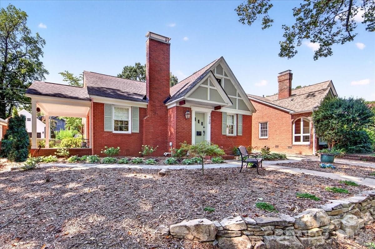 Single Family Residence at 720 E Park Avenue, Charlotte, photo 3 of 47