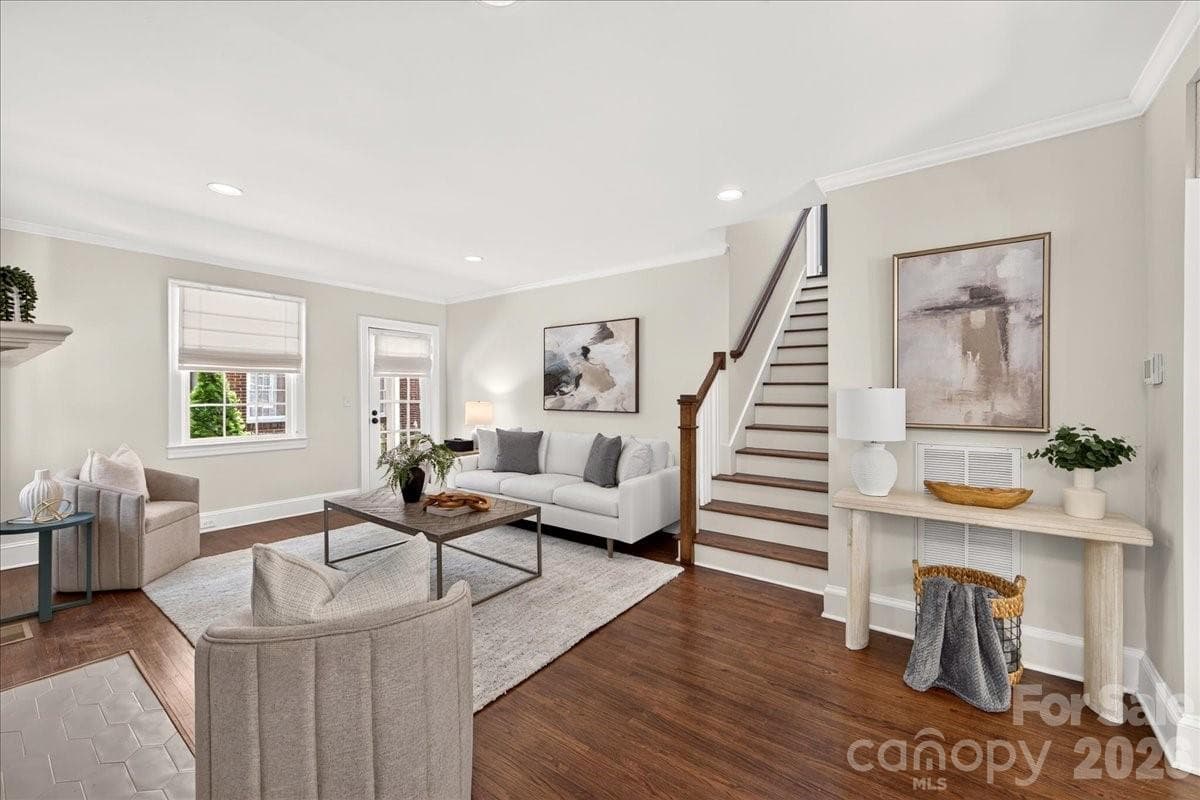 Single Family Residence at 720 E Park Avenue, Charlotte, photo 5 of 47