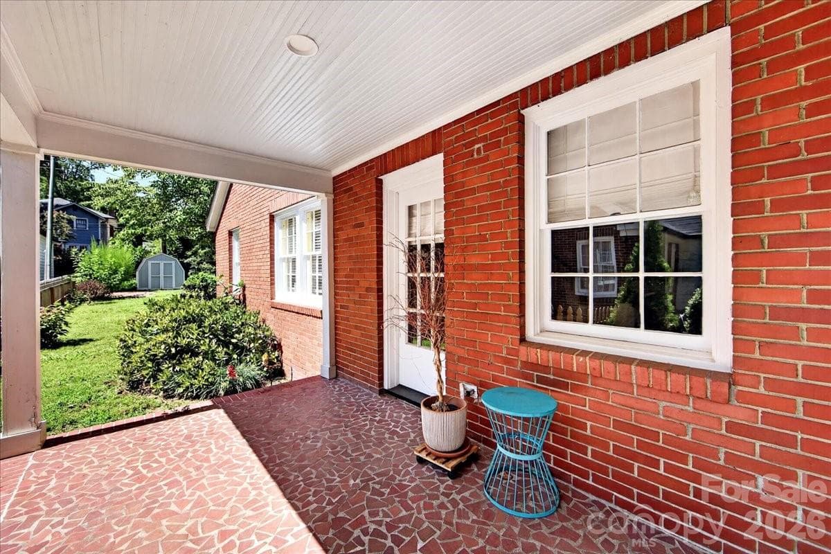 Single Family Residence at 720 E Park Avenue, Charlotte, photo 9 of 47