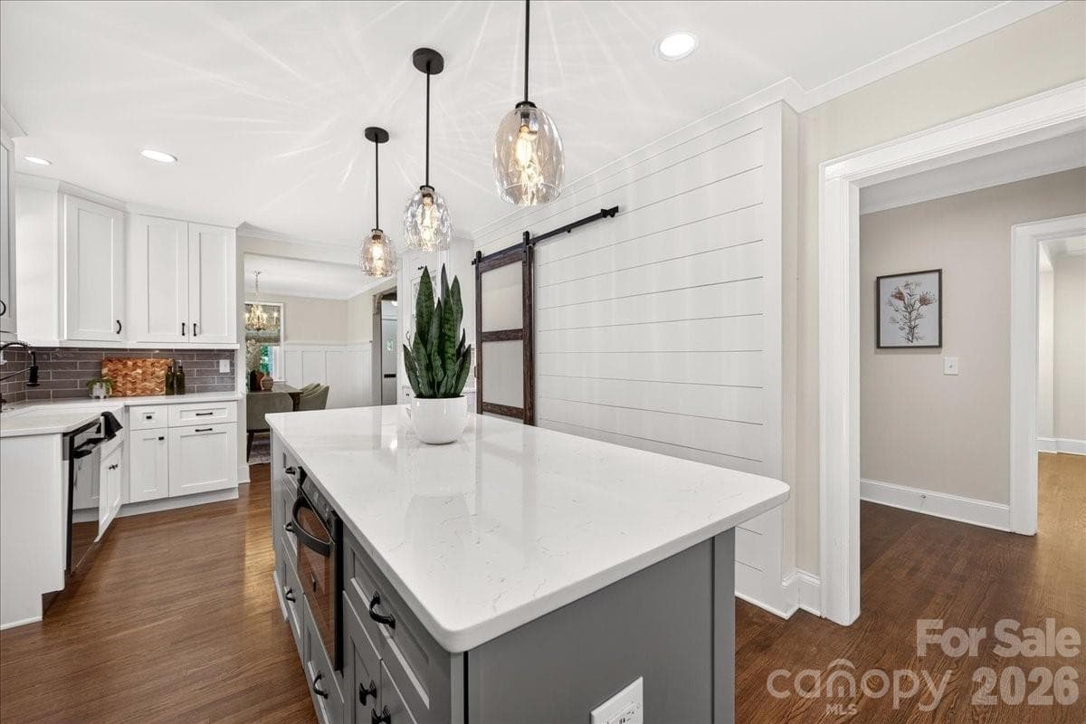 Single Family Residence at 720 E Park Avenue, Charlotte, photo 19 of 47