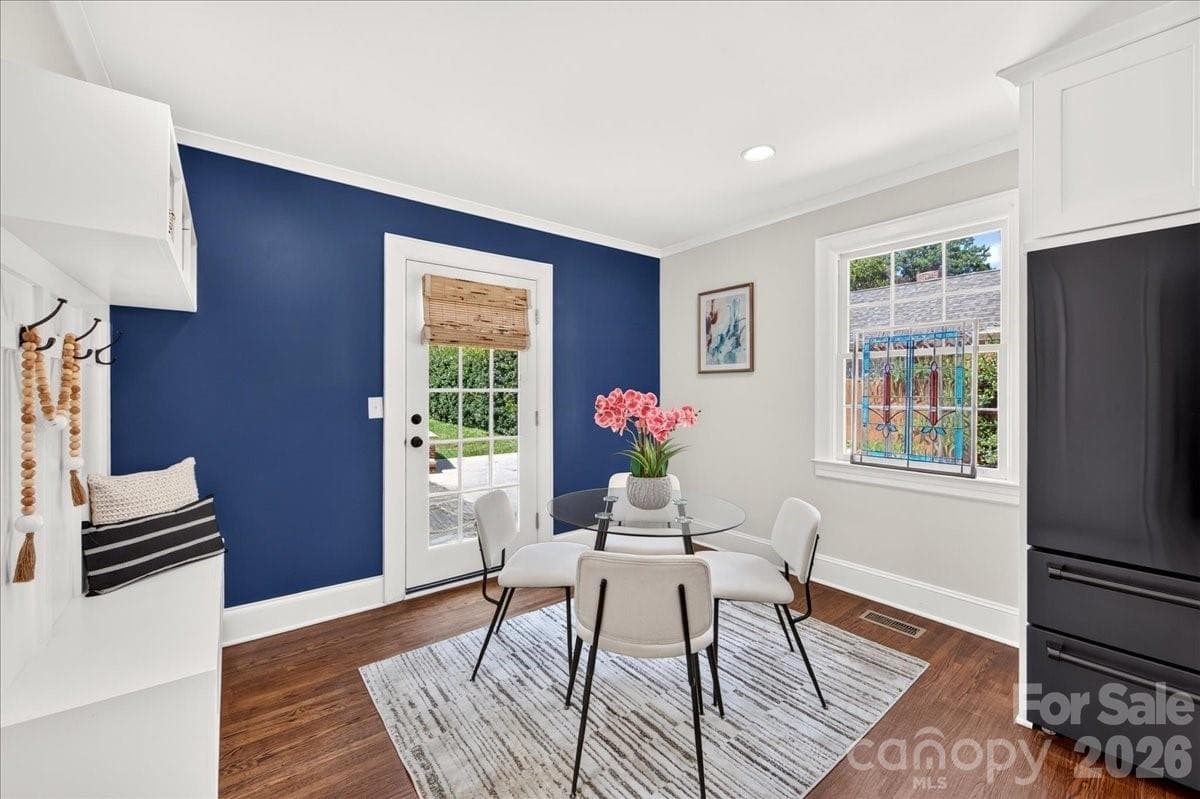 Single Family Residence at 720 E Park Avenue, Charlotte, photo 23 of 47