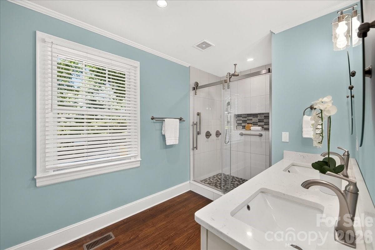 Single Family Residence at 720 E Park Avenue, Charlotte, photo 29 of 47