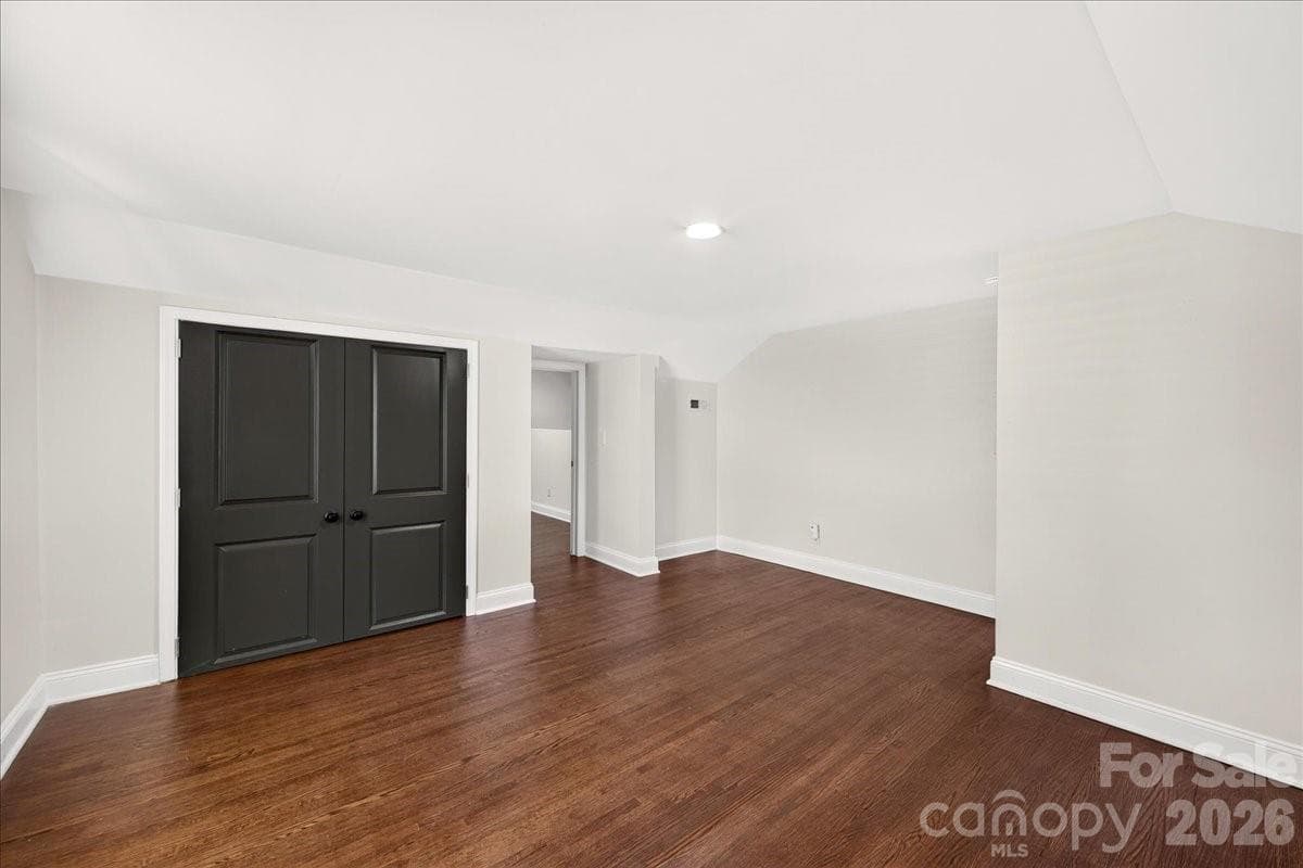 Single Family Residence at 720 E Park Avenue, Charlotte, photo 34 of 47