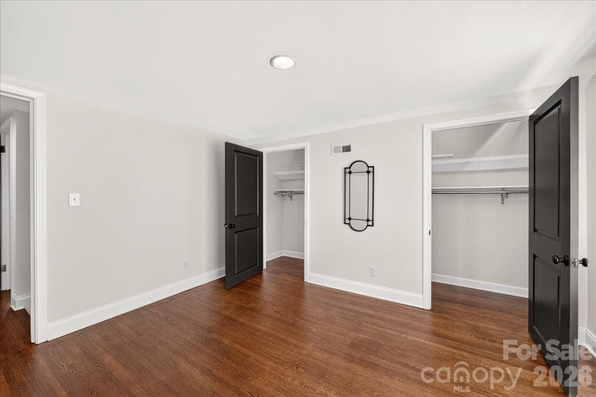 Single Family Residence at 720 E Park Avenue, Charlotte, photo 37 of 47