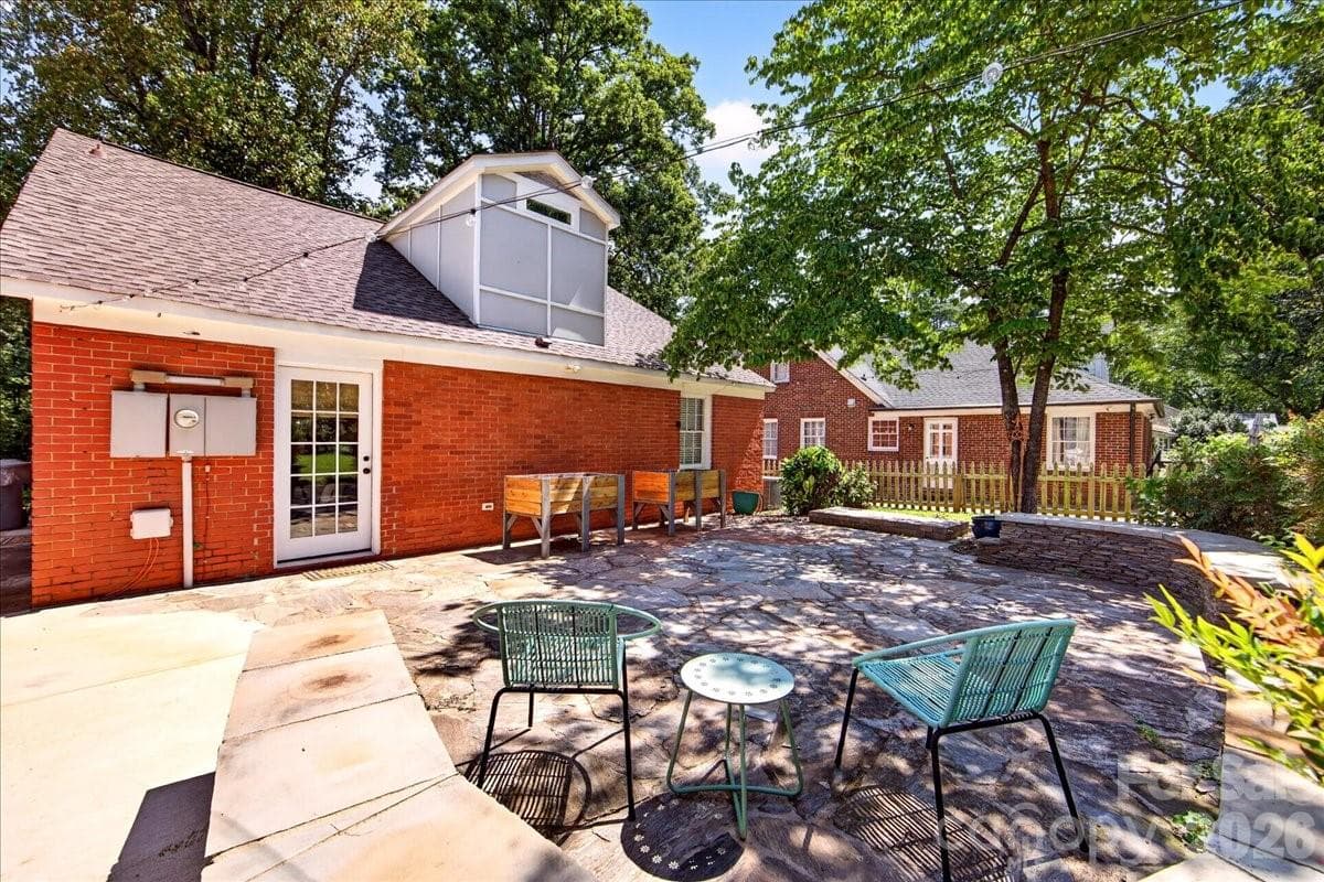 Single Family Residence at 720 E Park Avenue, Charlotte, photo 44 of 47
