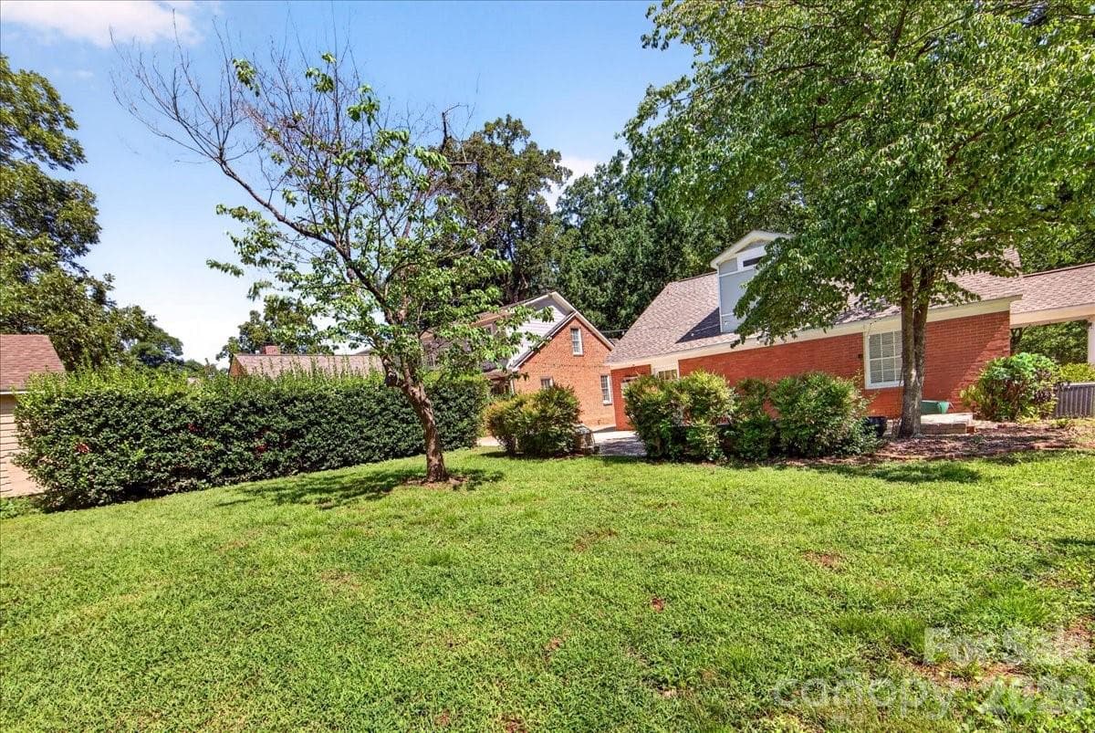 Single Family Residence at 720 E Park Avenue, Charlotte, photo 47 of 47
