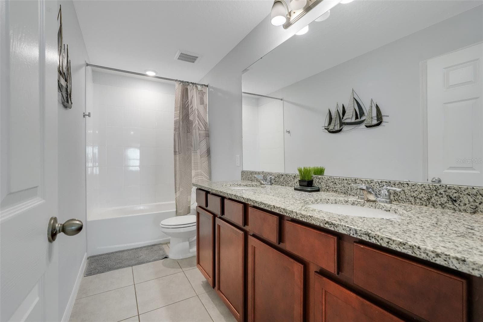 Second Full Bathroom - 1750 STANDING ROCK CIR, WINTER GARDEN
