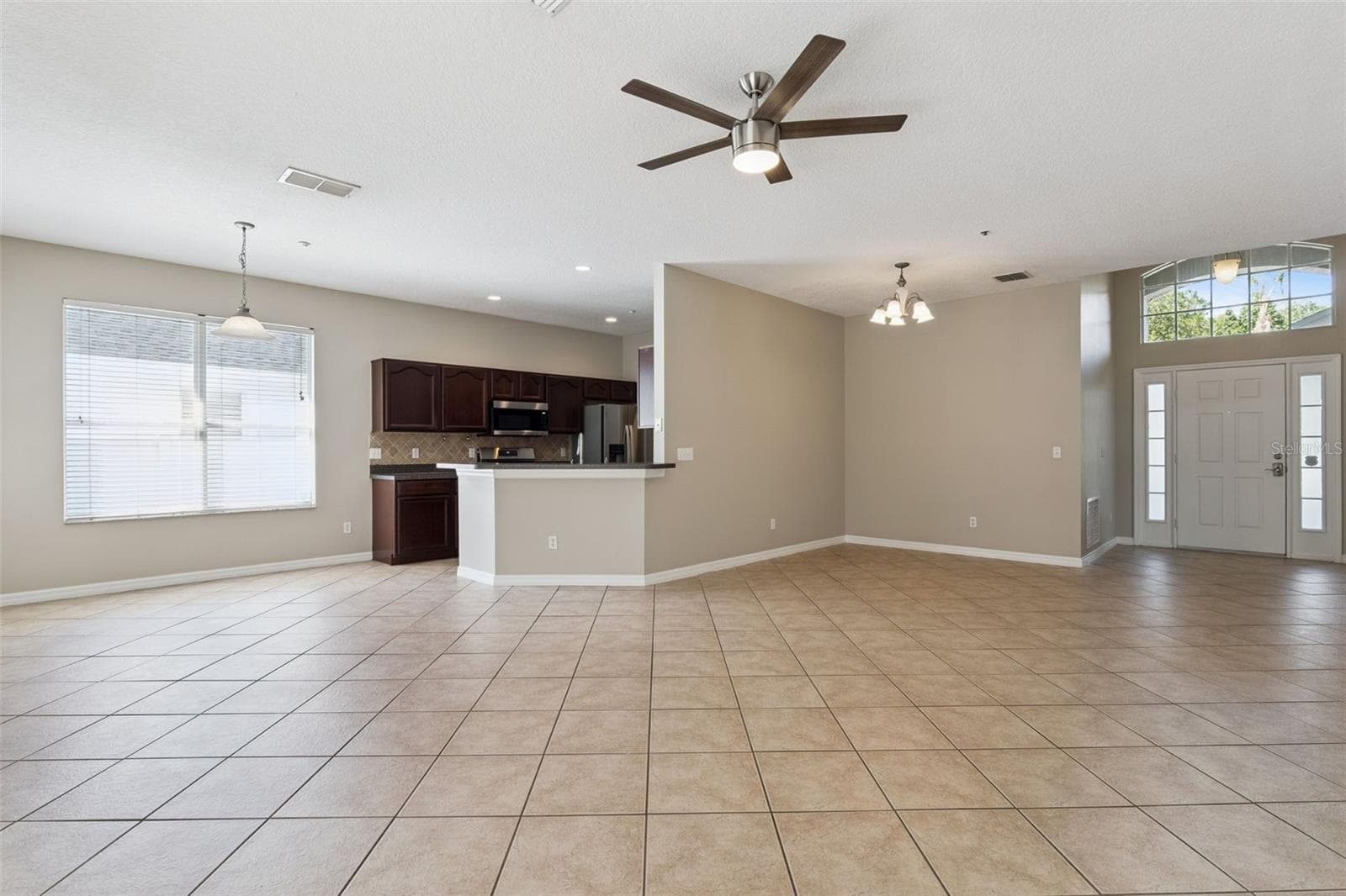 Single Family Residence at 9957 CYPRESS VINE DR, ORLANDO, photo 3 of 28