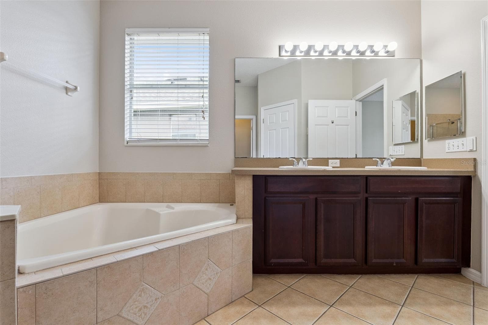 Single Family Residence at 9957 CYPRESS VINE DR, ORLANDO, photo 16 of 28