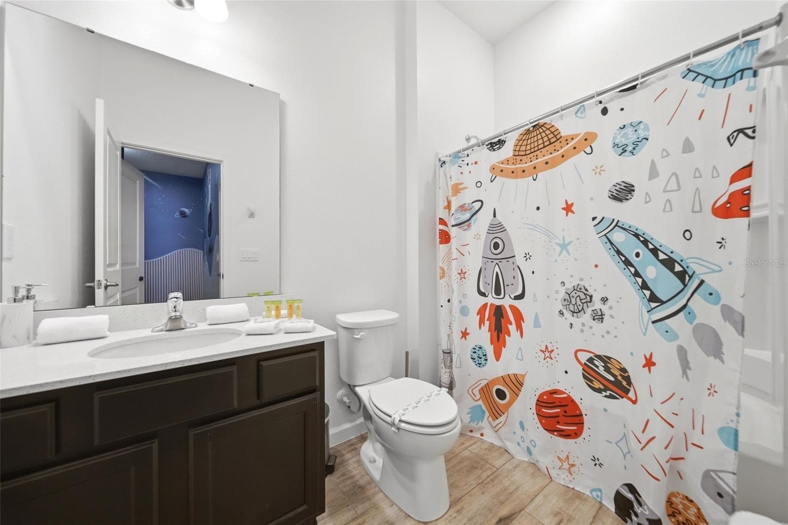 Bathroom 3 (first level) - 2532 SHANTI DR, KISSIMMEE