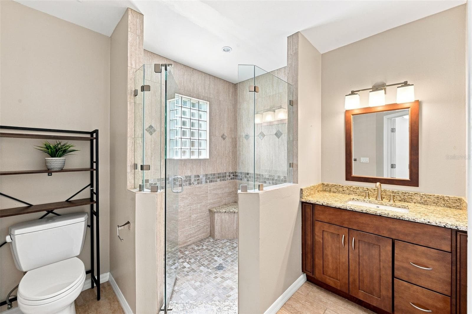 Downstairs En-Suite Bathroom offers convenient private access for guests, extended family, or a first-floor primary suite. - 1349 VALLEY PINE CIR, APOPKA