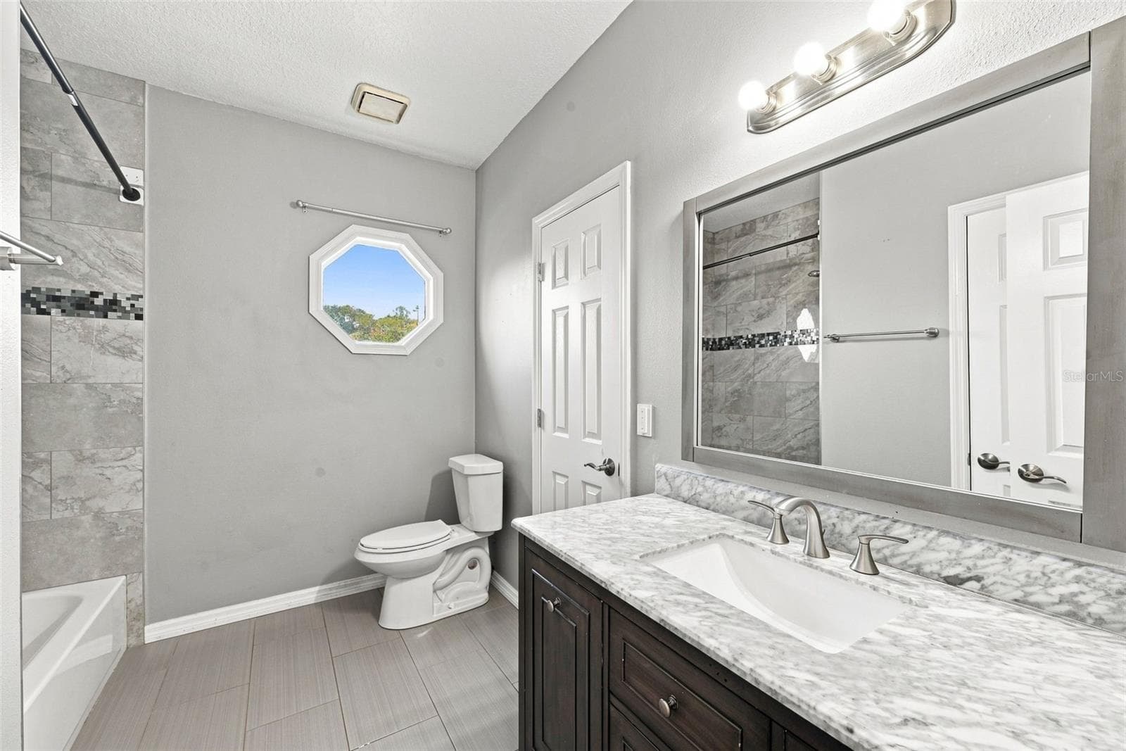 bedroom 5 with en suite - 1349 VALLEY PINE CIR, APOPKA