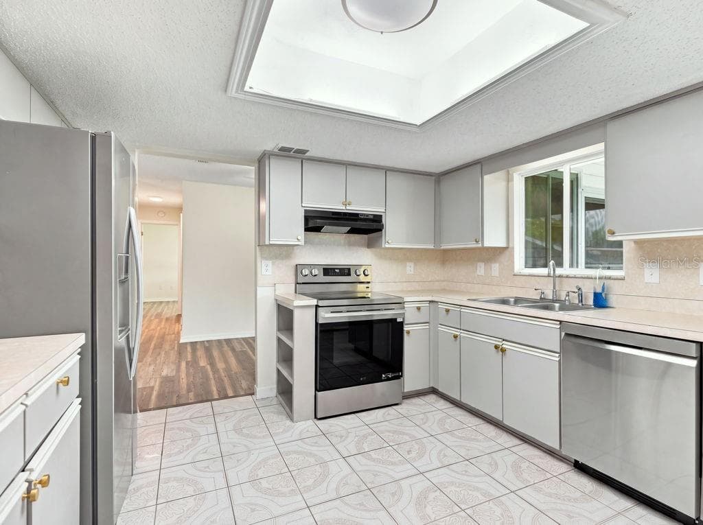 Single Family Residence at 17624 SE 108TH TER, SUMMERFIELD, photo 11 of 35
