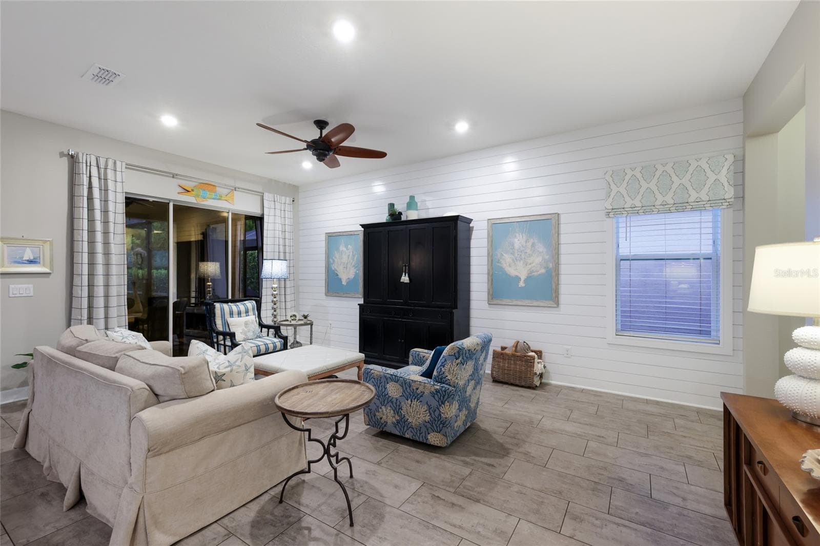 Single Family Residence at 13807 AMERICAN PRAIRIE PL, LAKEWOOD RANCH, photo 8 of 78