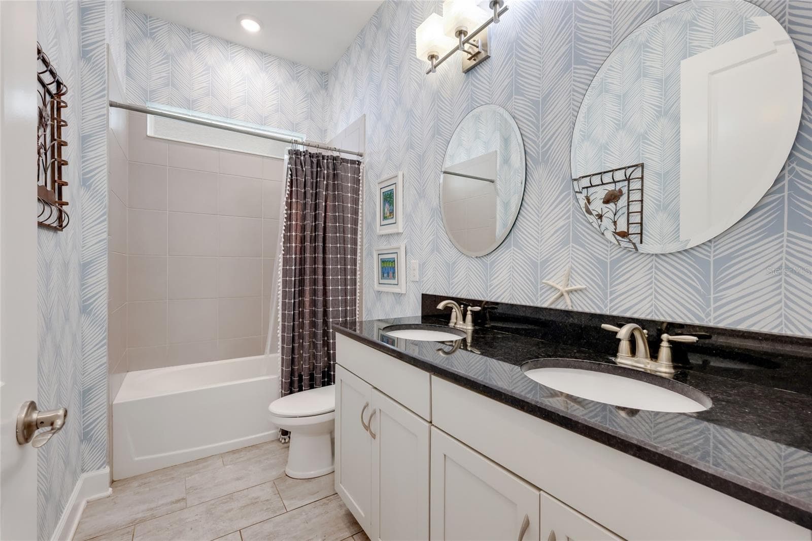 Single Family Residence at 13807 AMERICAN PRAIRIE PL, LAKEWOOD RANCH, photo 45 of 78
