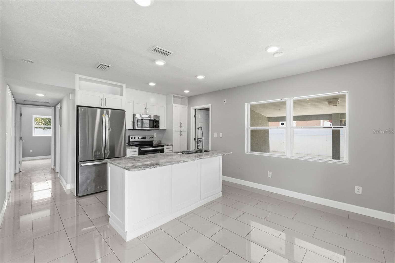 Single Family Residence at 7806 TANGLEWOOD LN, TAMPA, photo 5 of 25