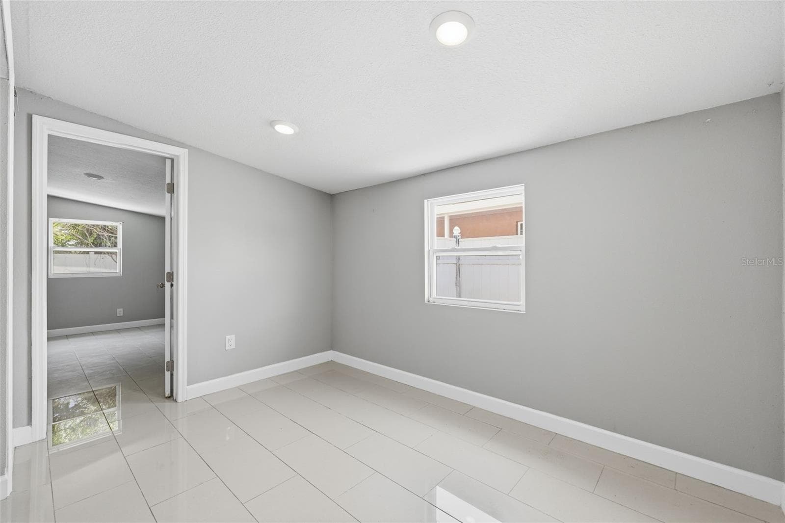 Single Family Residence at 7806 TANGLEWOOD LN, TAMPA, photo 8 of 25
