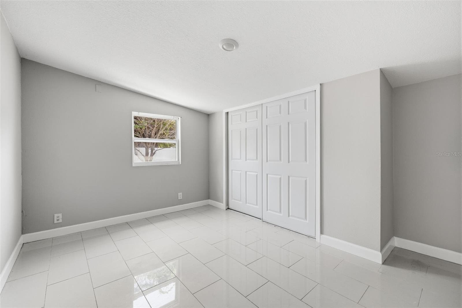 Single Family Residence at 7806 TANGLEWOOD LN, TAMPA, photo 10 of 25