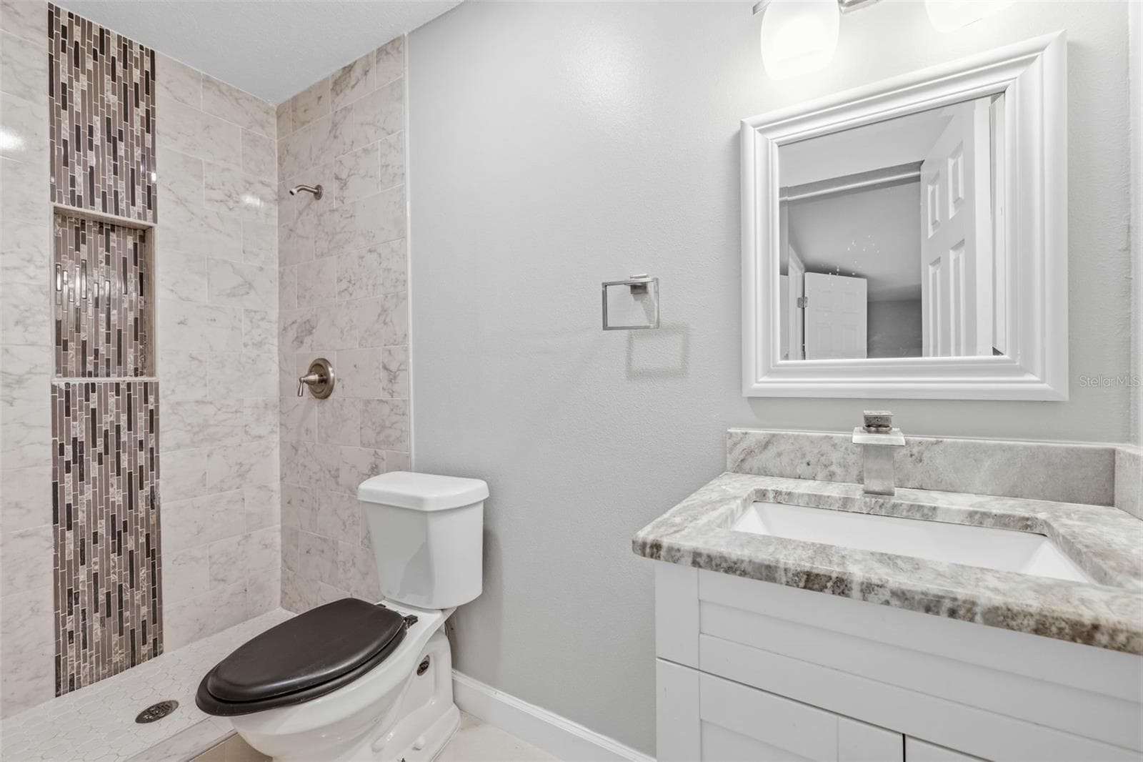 Single Family Residence at 7806 TANGLEWOOD LN, TAMPA, photo 11 of 25