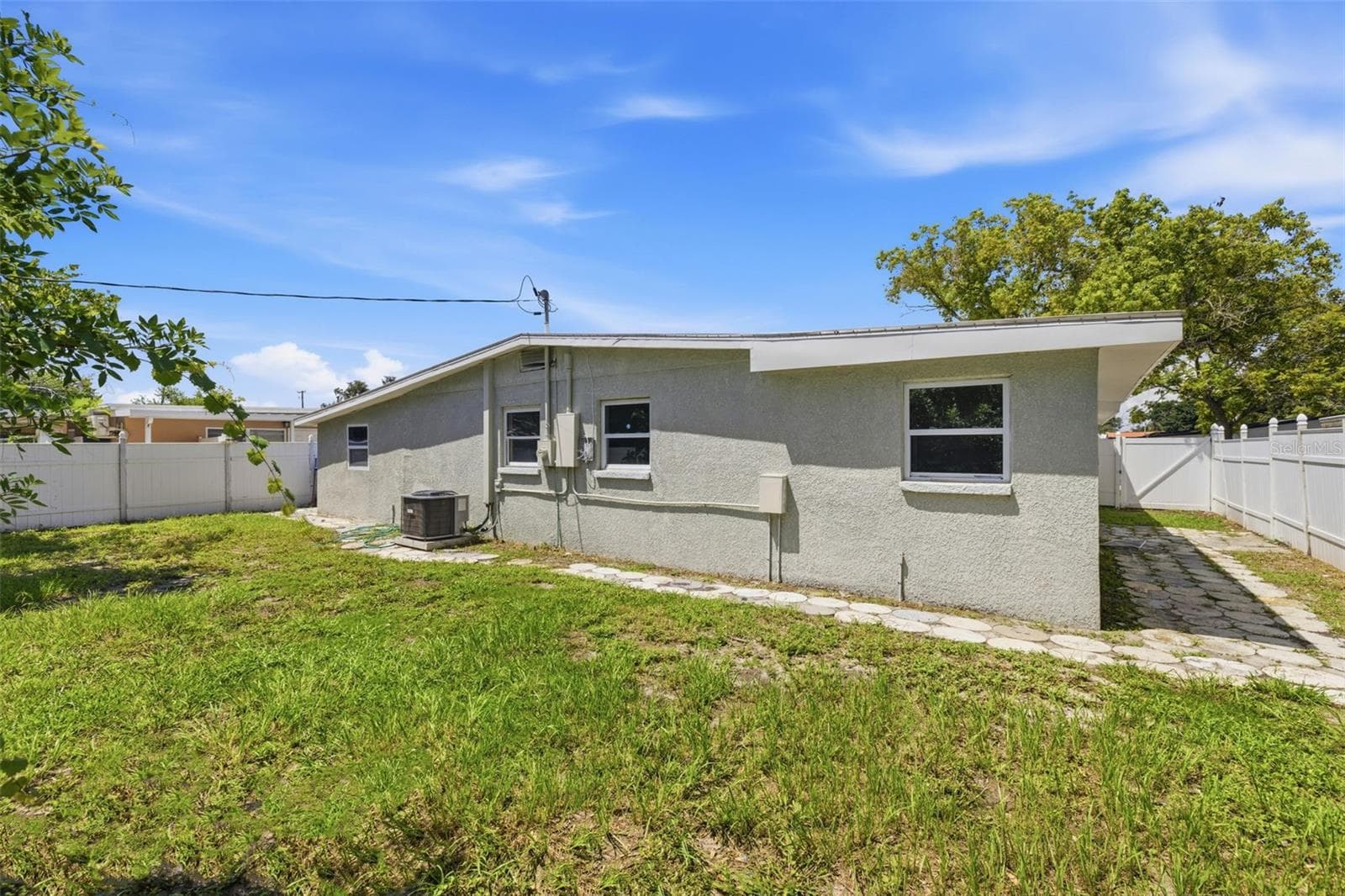 Single Family Residence at 7806 TANGLEWOOD LN, TAMPA, photo 23 of 25