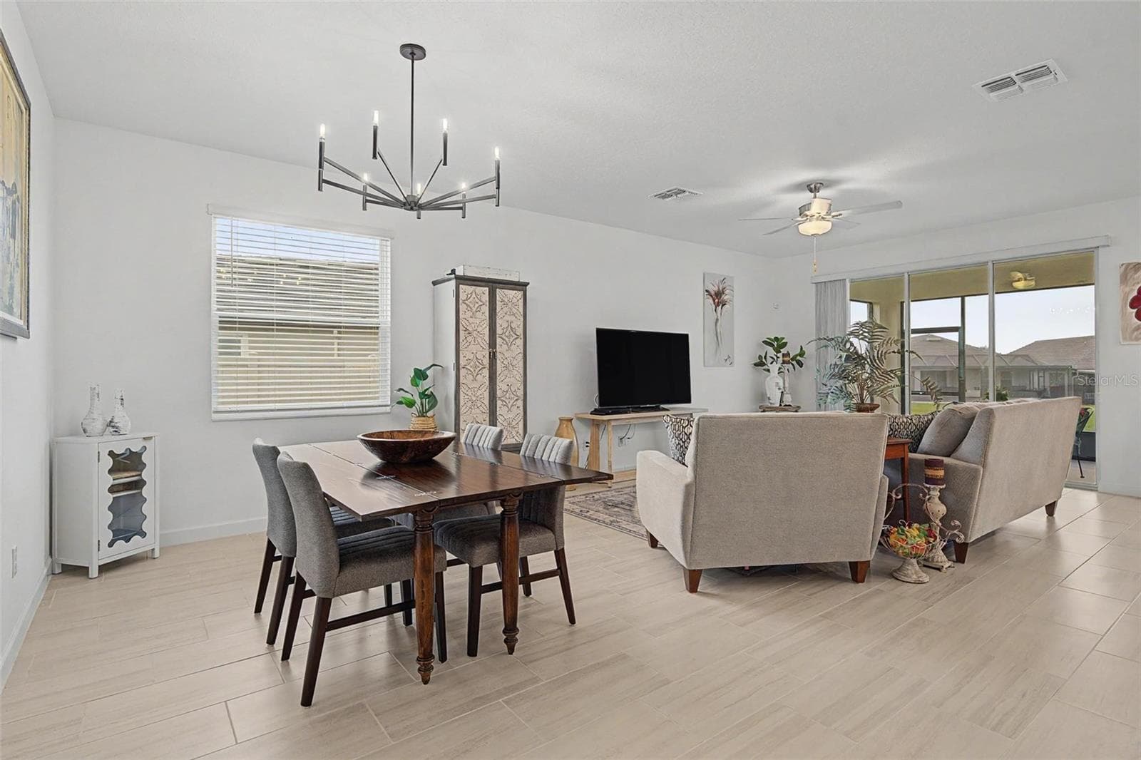 Dining room opens to family room - 10499 GABLE DIG LOOP, SAN ANTONIO