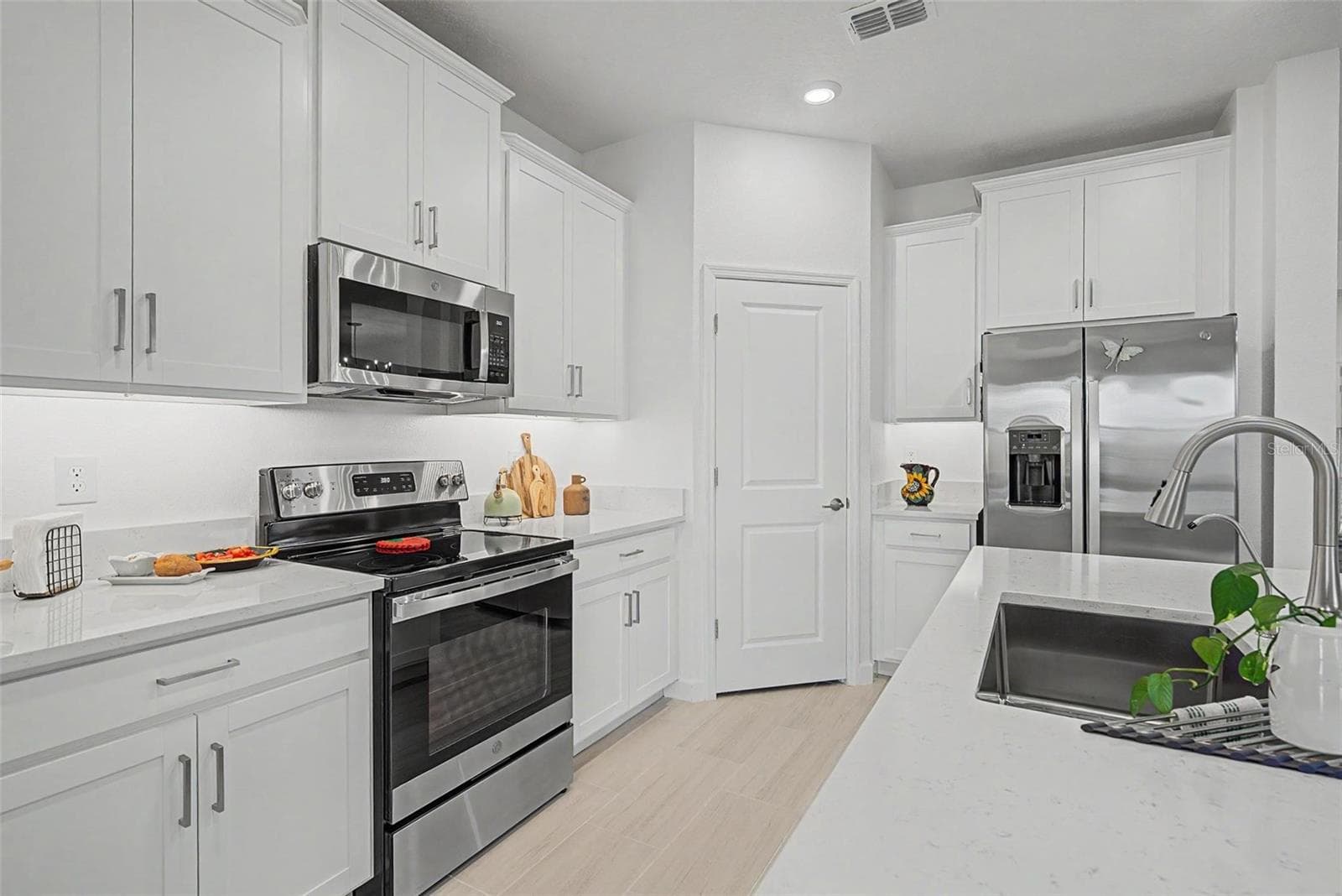 Single Family Residence at 10499 GABLE DIG LOOP, SAN ANTONIO, photo 14 of 86