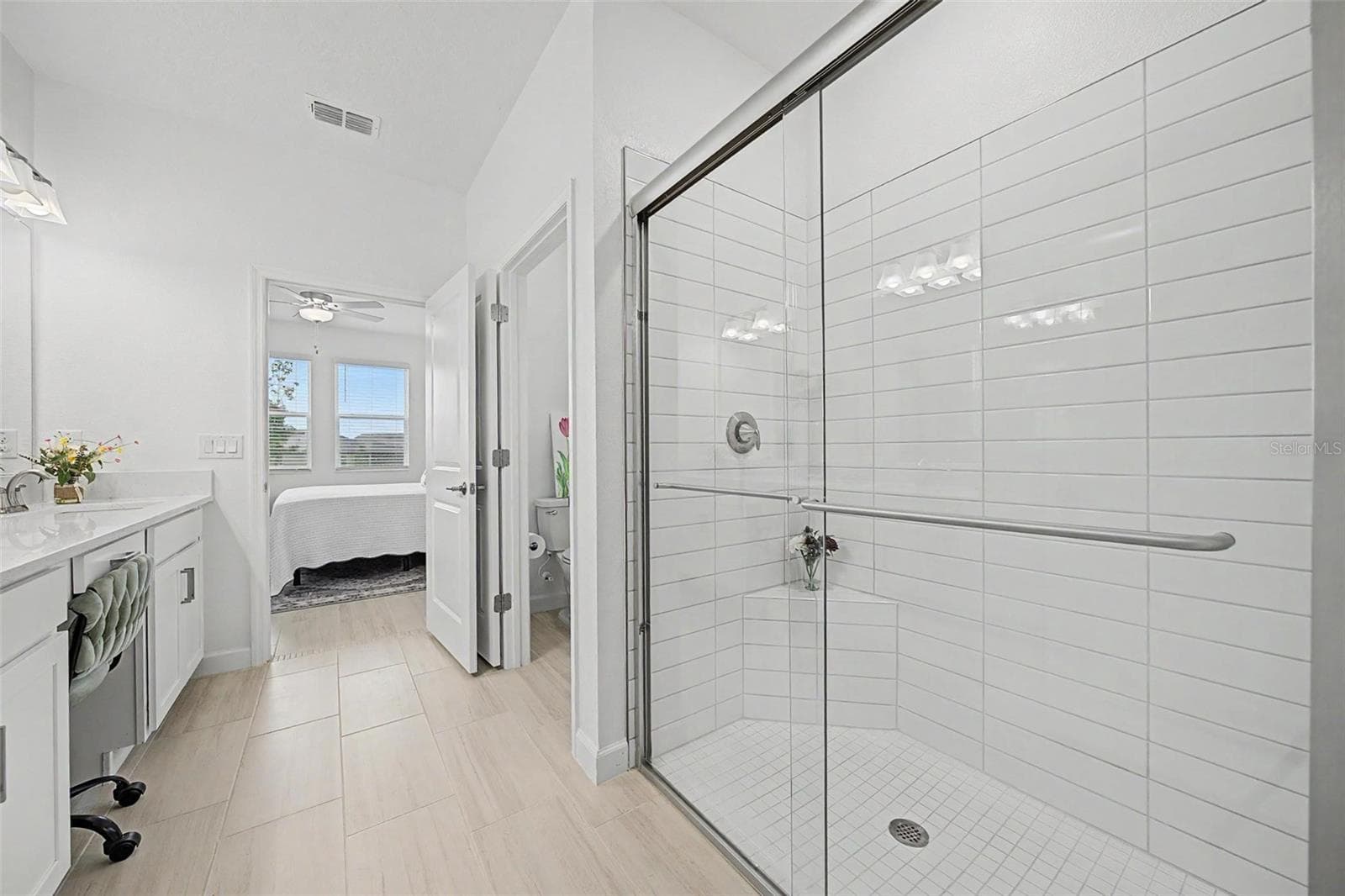 Large Tiled walk in shower - 10499 GABLE DIG LOOP, SAN ANTONIO