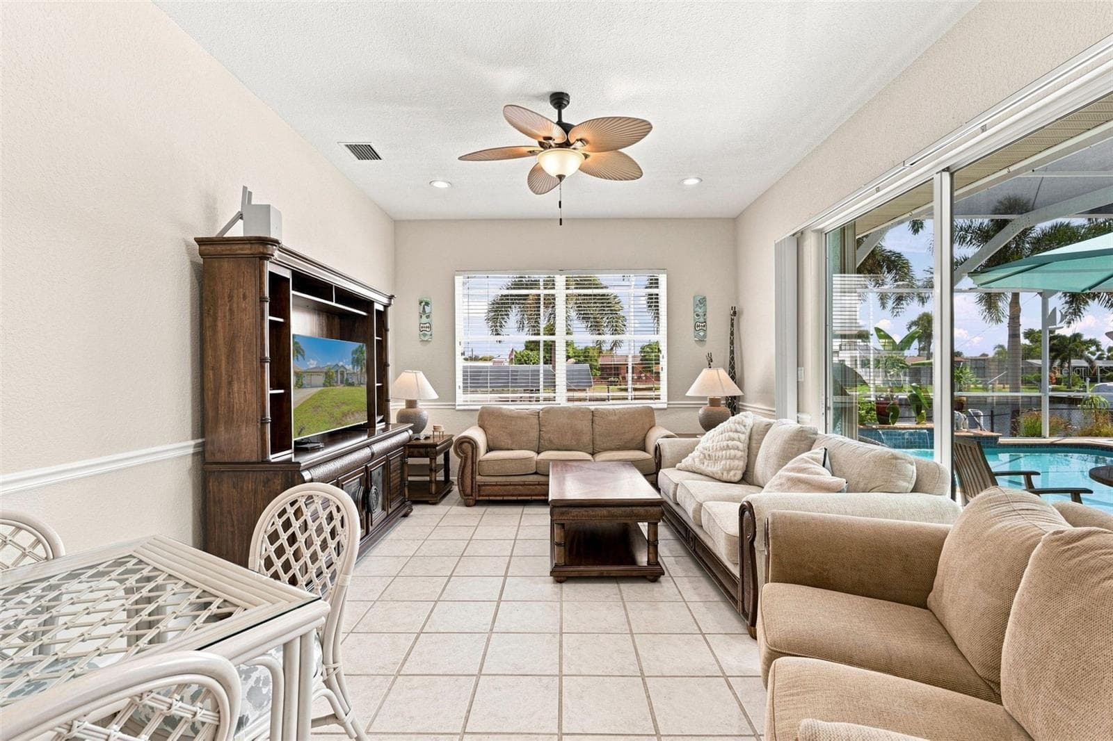 Breakfast Nook with Abundant Natural Light &  Pool Views - 136 PECKHAM ST SE, PORT CHARLOTTE