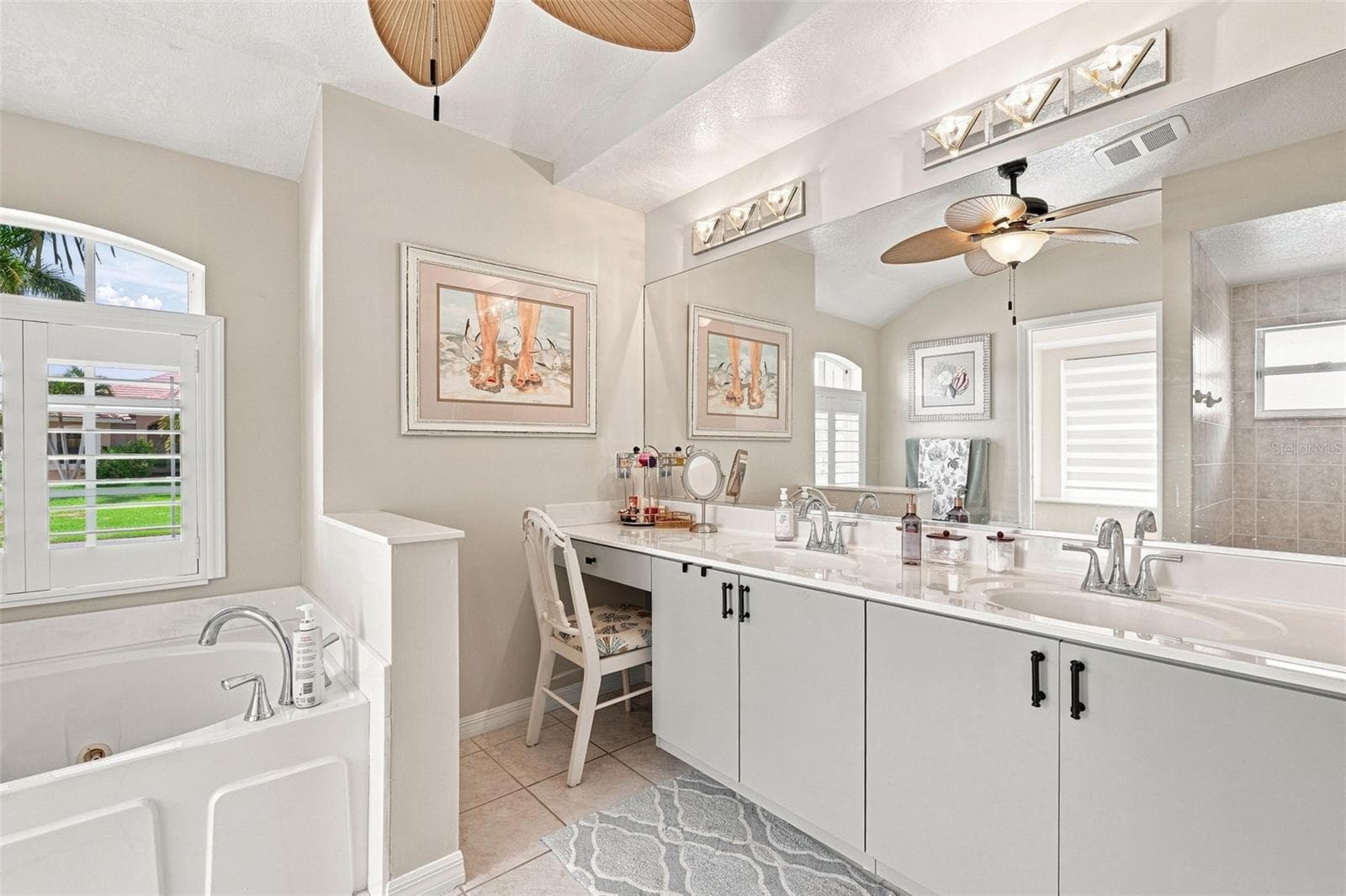 Spa Inspired Ensuite with Dual Vanities - 136 PECKHAM ST SE, PORT CHARLOTTE