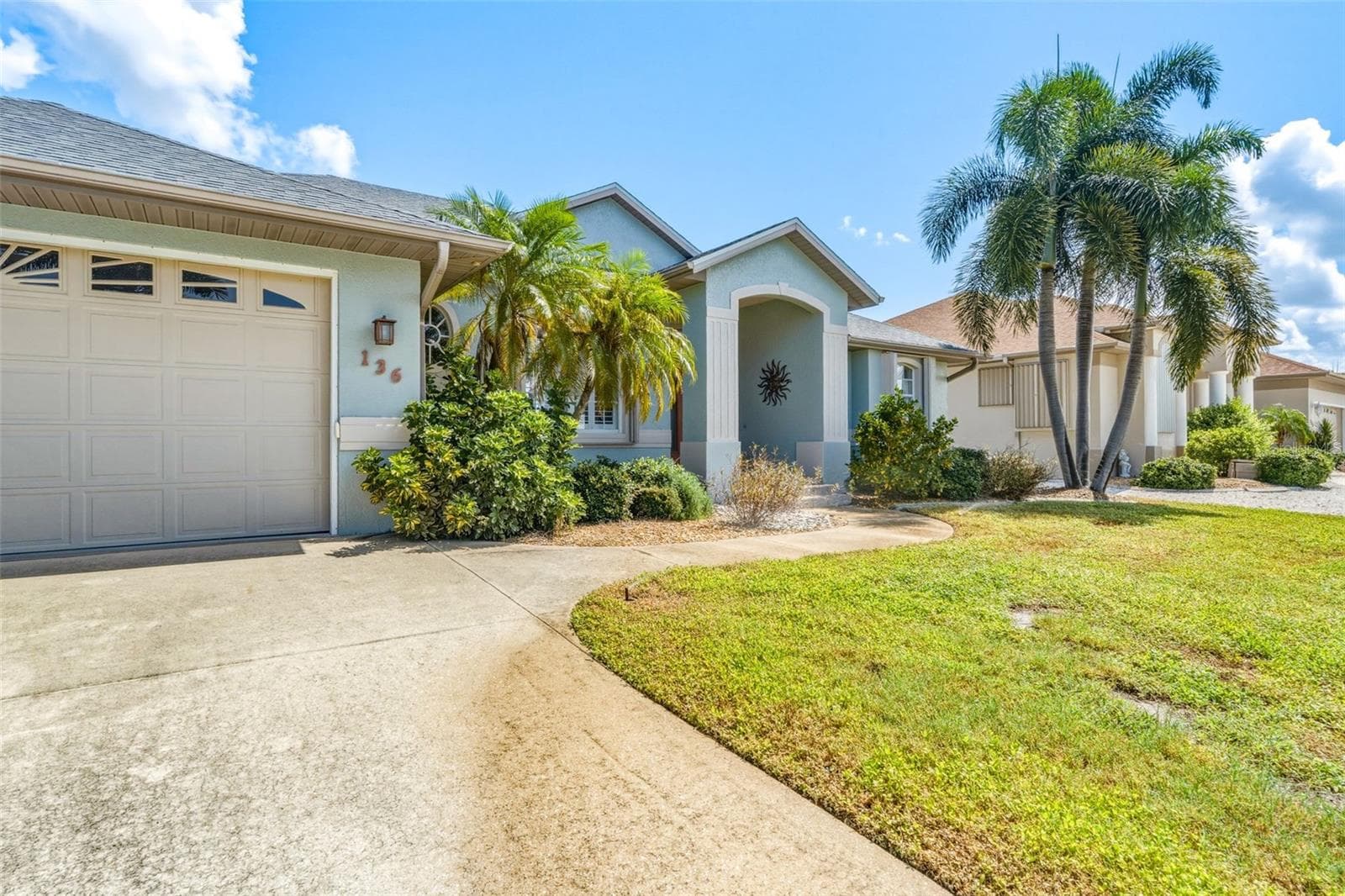 Inviting Florida Style Curb Appeal - 136 PECKHAM ST SE, PORT CHARLOTTE