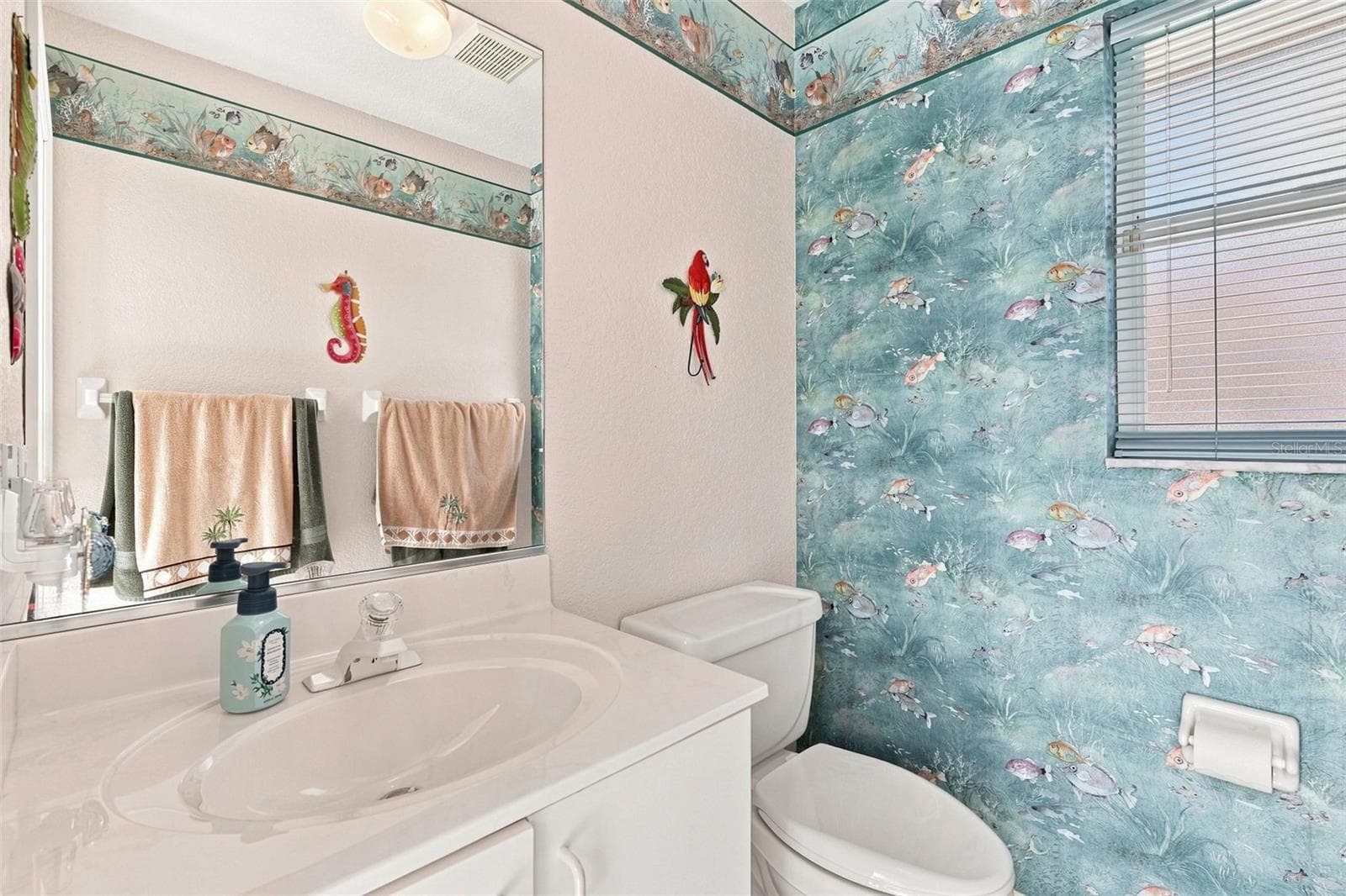 1/2 Pool Bath - 136 PECKHAM ST SE, PORT CHARLOTTE