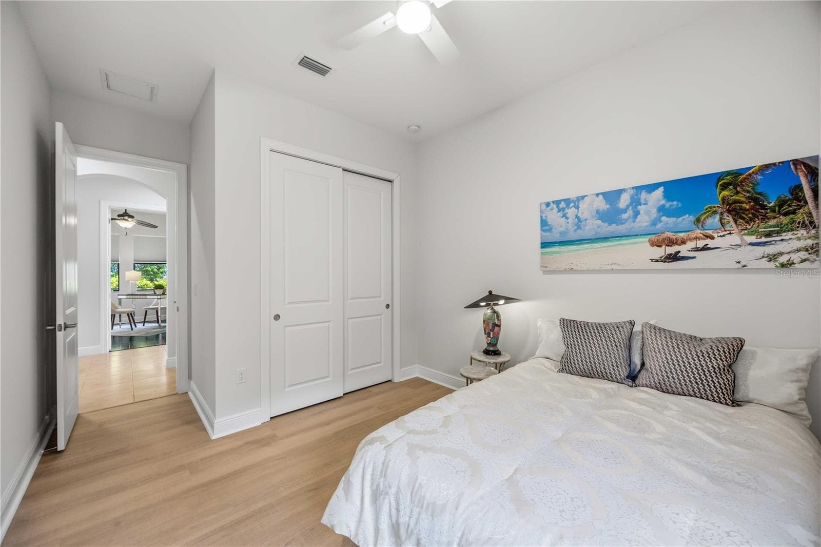 Guest 2 with ensuite - 23781 WAVERLY CIR, VENICE