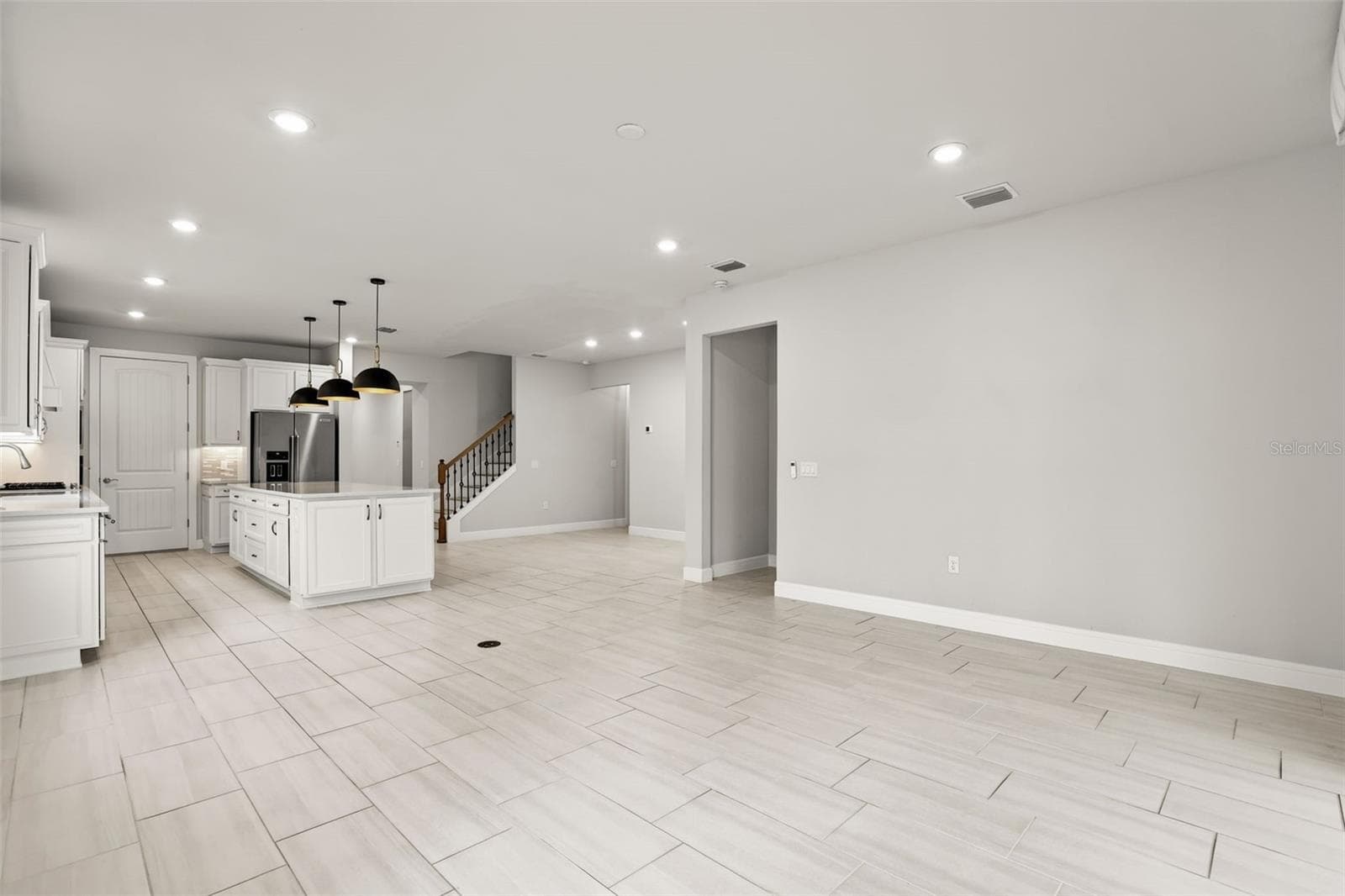 Single Family Residence at 13355 SUNNY RETREAT LN, WINTER GARDEN, photo 7 of 60