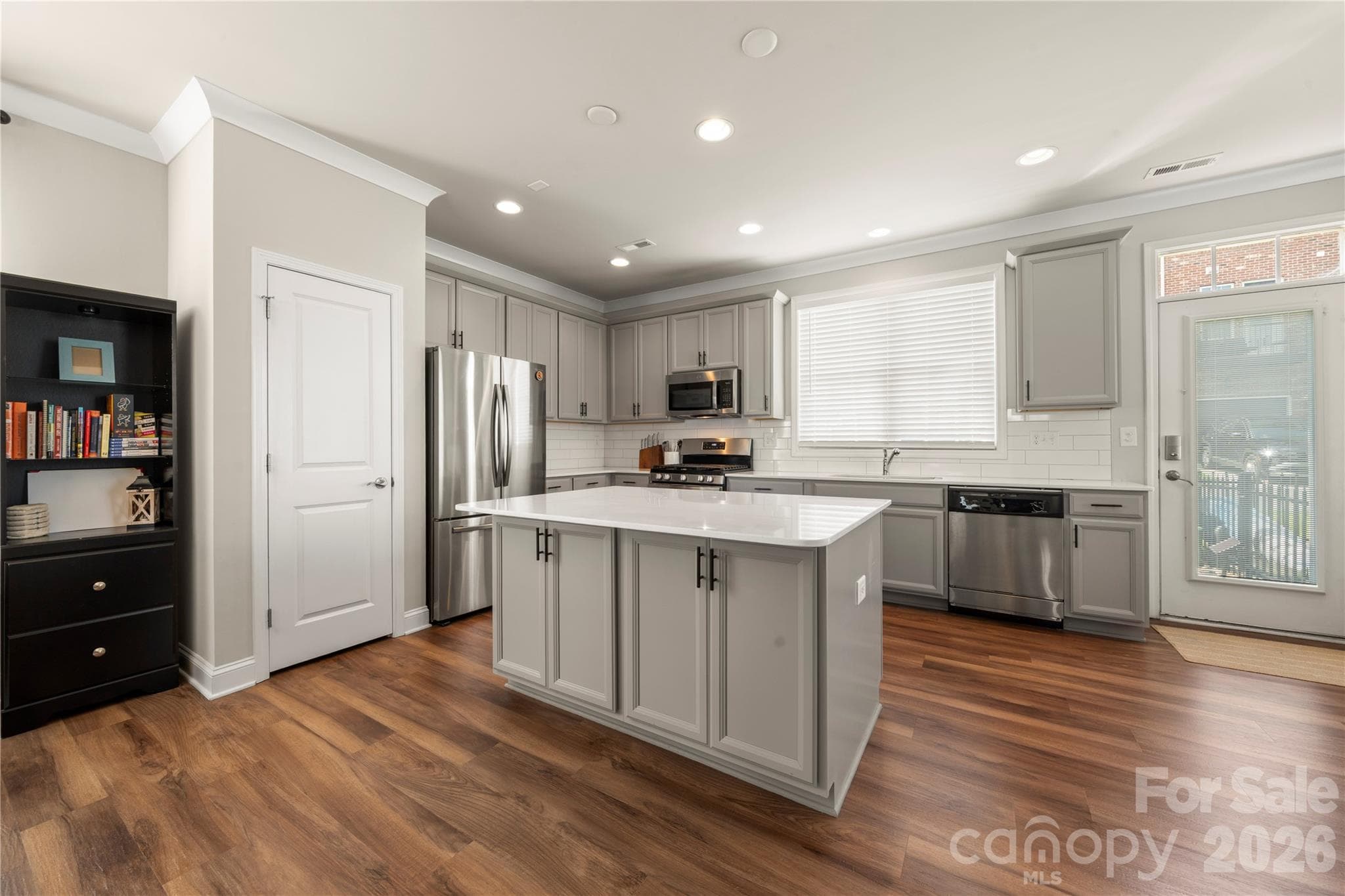 Single Family Residence at 8309 Scotney Bluff Avenue, Charlotte, photo 7 of 23
