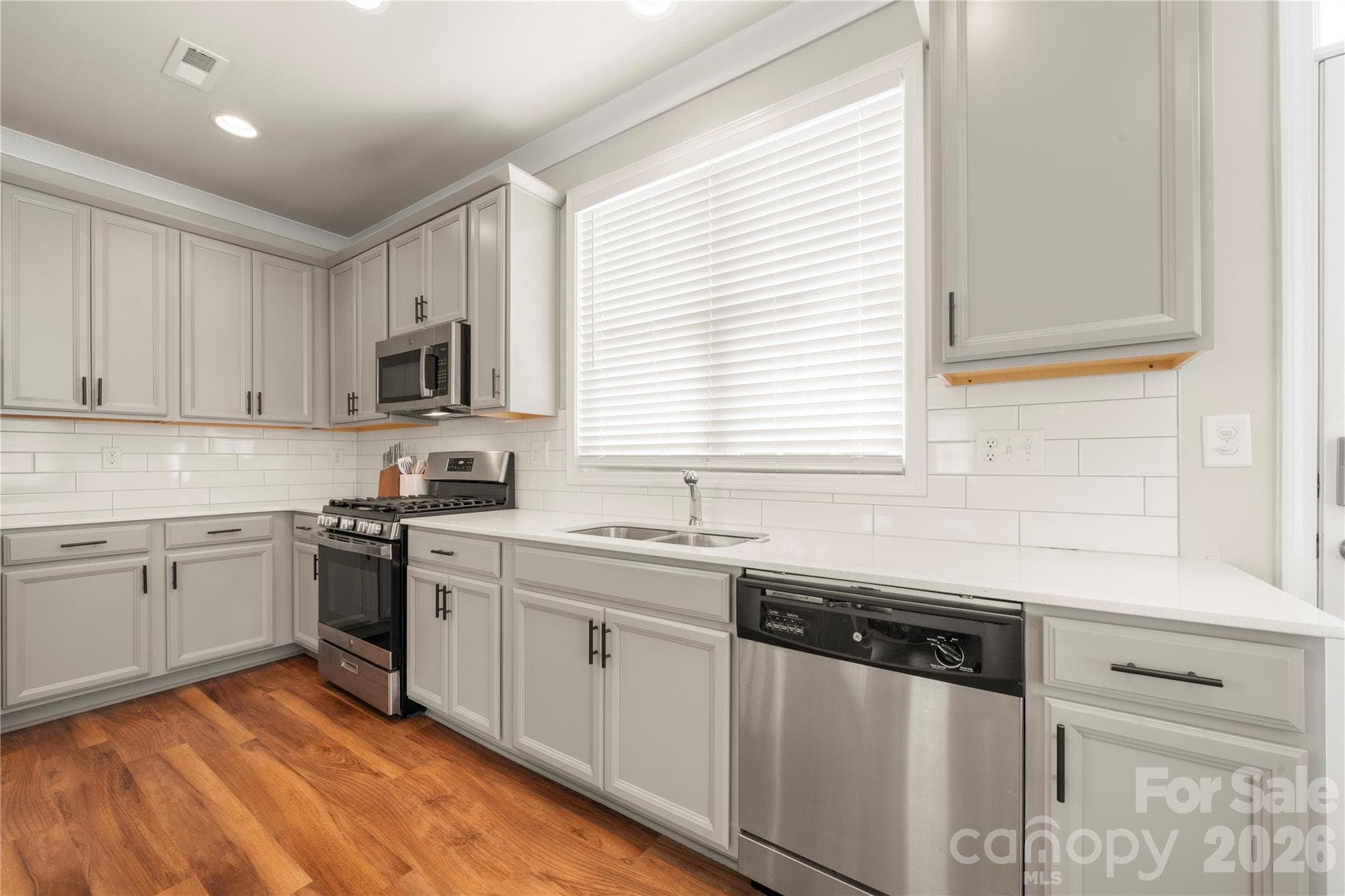 Single Family Residence at 8309 Scotney Bluff Avenue, Charlotte, photo 9 of 23