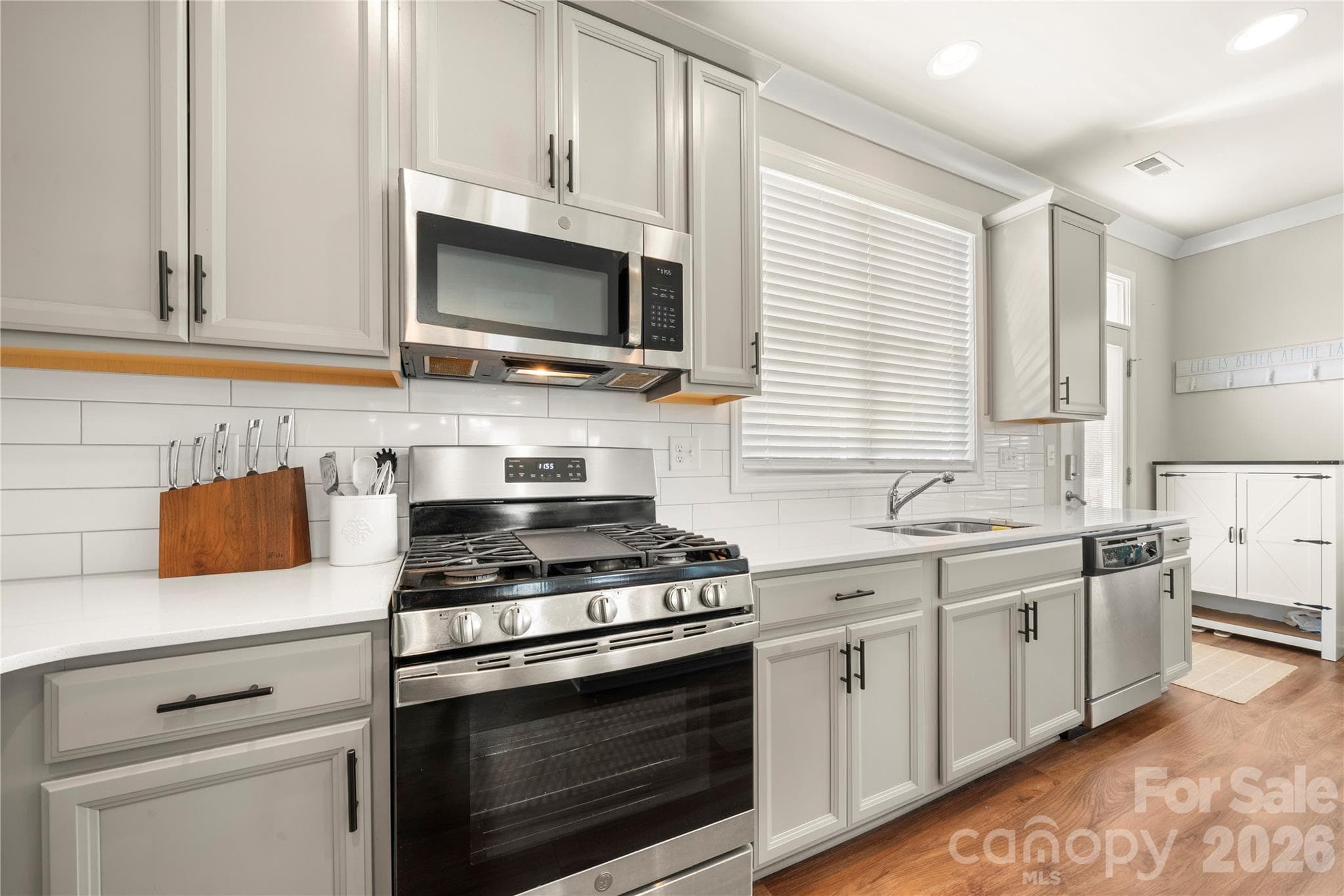 Single Family Residence at 8309 Scotney Bluff Avenue, Charlotte, photo 10 of 23