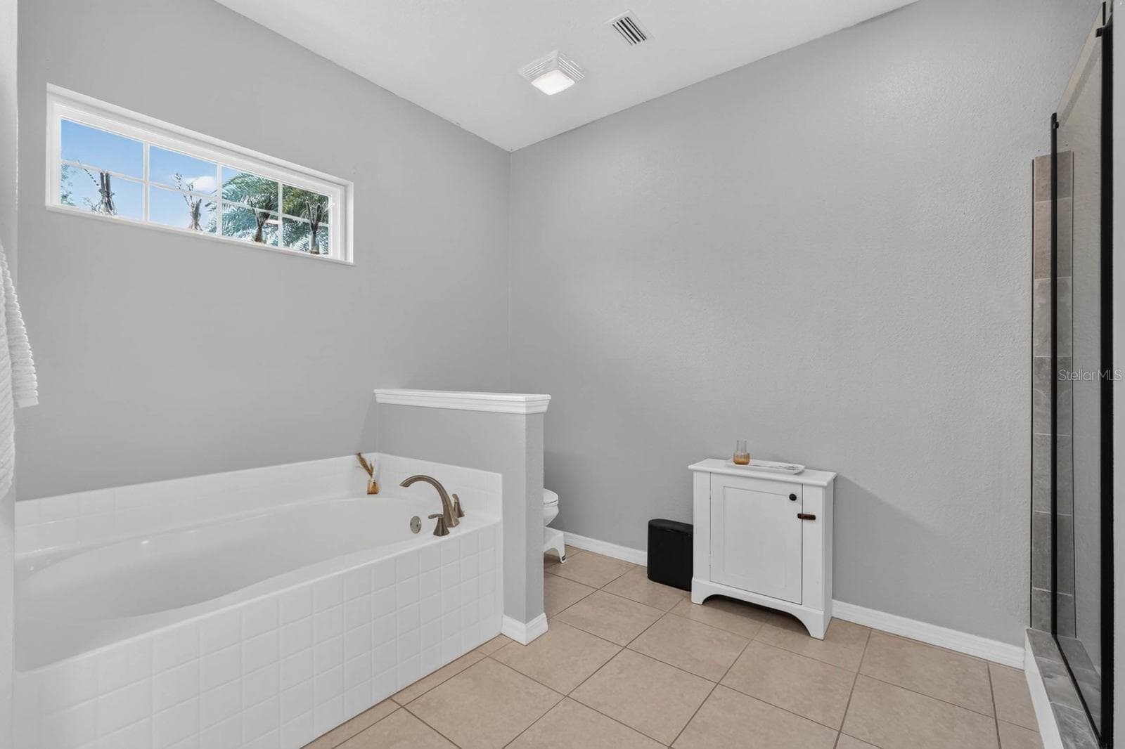 Separate Garden Tub - 100 FLAMINGO DR, PALM COAST