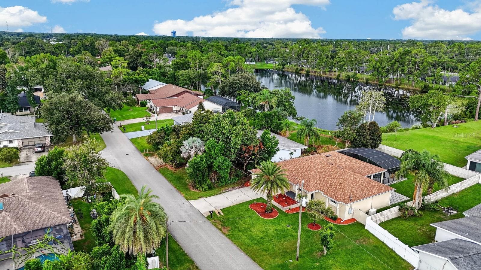 Lake nearby - 100 FLAMINGO DR, PALM COAST