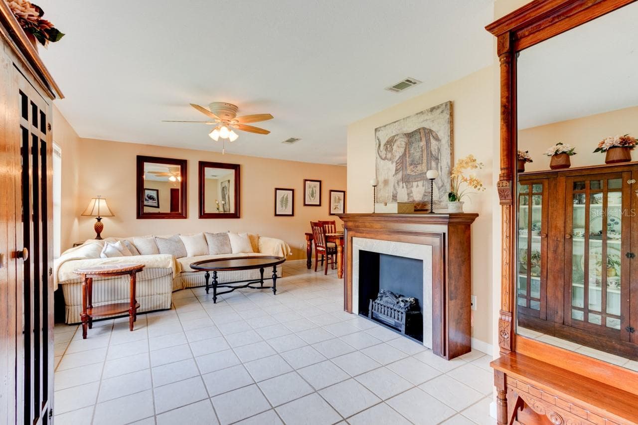 Single Family Residence at 16 LAUREL OAKS CIR, ORMOND BEACH, photo 5 of 46