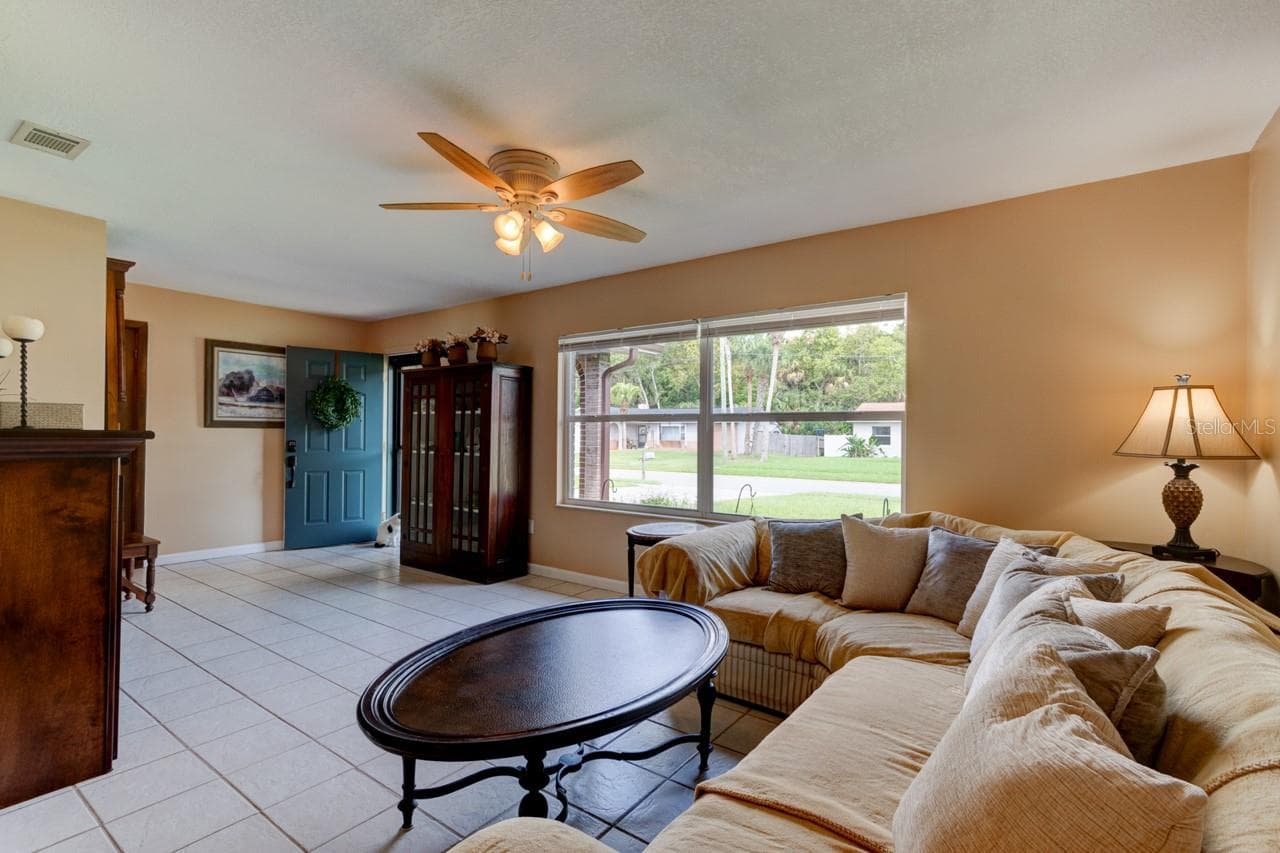 Single Family Residence at 16 LAUREL OAKS CIR, ORMOND BEACH, photo 6 of 46