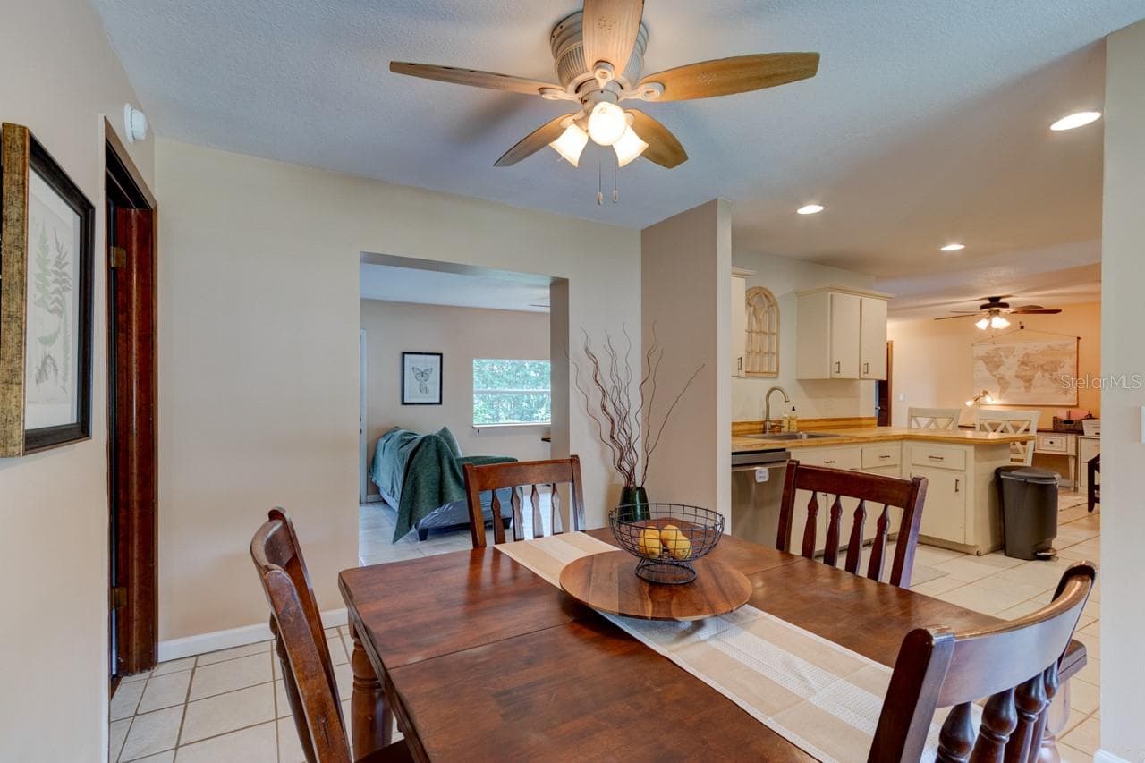Single Family Residence at 16 LAUREL OAKS CIR, ORMOND BEACH, photo 9 of 46