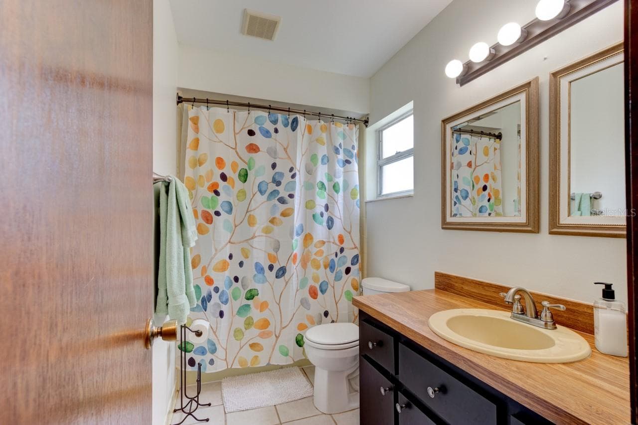 Single Family Residence at 16 LAUREL OAKS CIR, ORMOND BEACH, photo 19 of 46