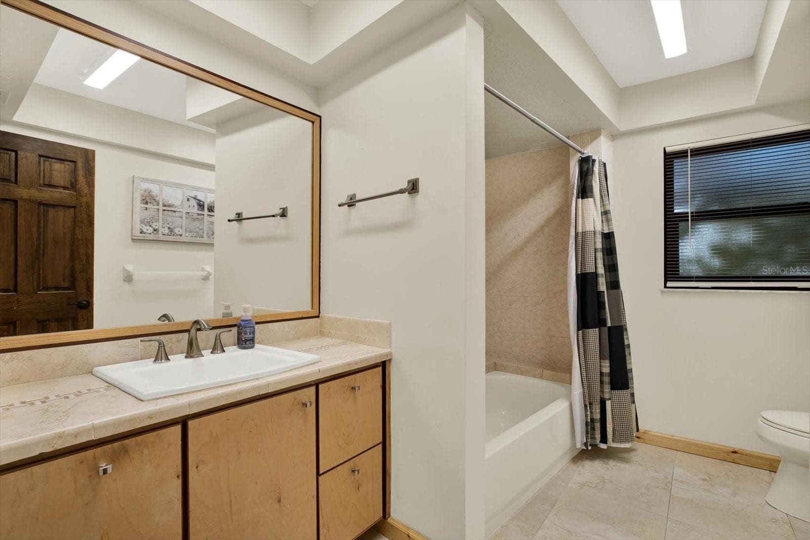 Single Family Residence at 18671 AUTUMN LAKE AVE, HUDSON, photo 24 of 45