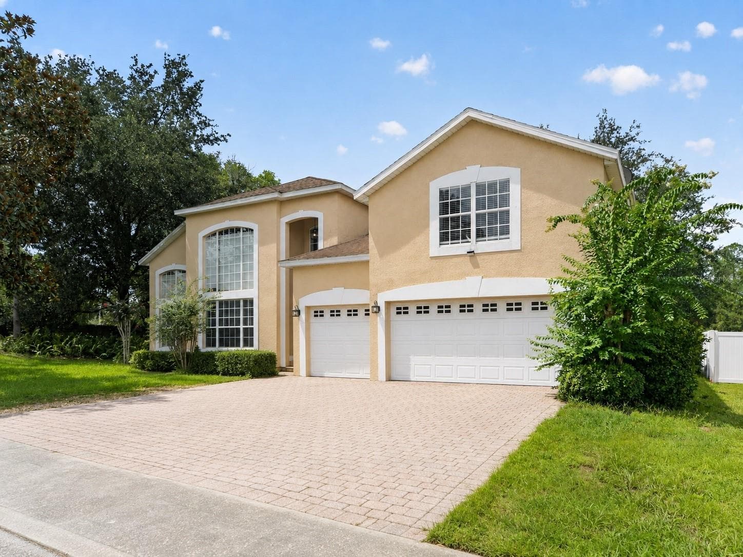2100 LAUREL BLOSSOM CIR